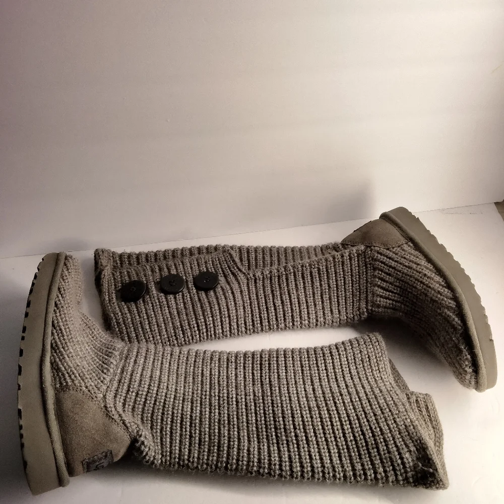 UGG BOOTS - Picture 3 of 5